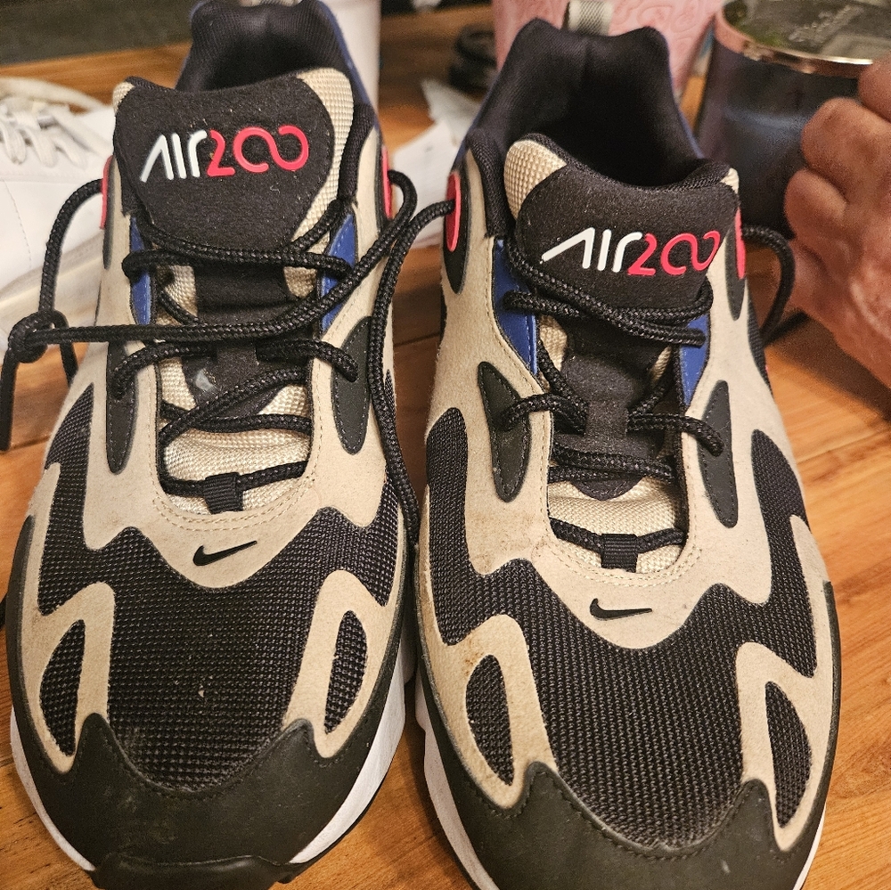 Mens Sz 11 AIR MAX 200